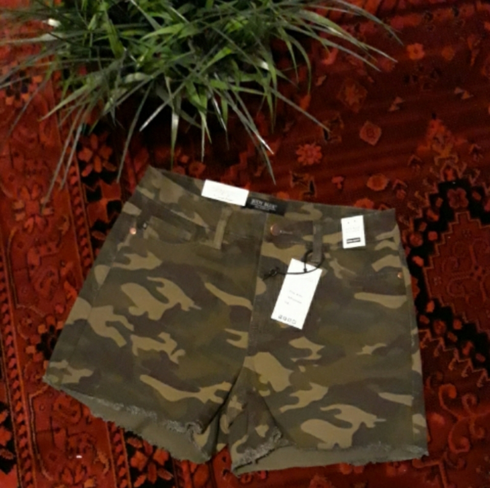 Judy Blue Camo/Army High Waist Cut Off Shorts - Picture 6 of 7